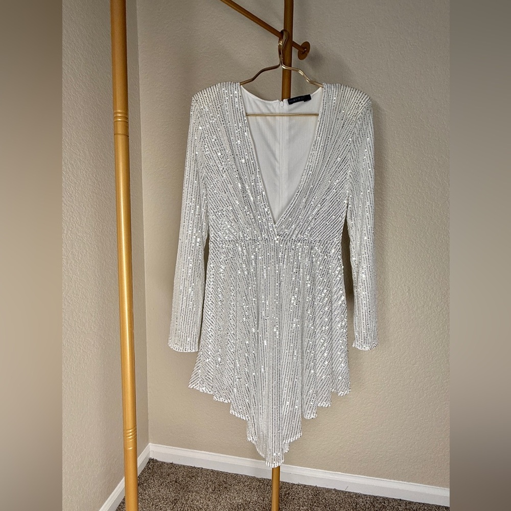 Elegant White Long Sleeve Dress